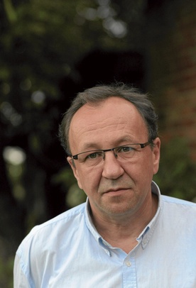 Robert Traba – jest profesorem w Instytucie Studiów Politycznych PAN, honorowym profesorem berlińskiego Freie Universität, dyrektorem Centrum Badań Historycznych PAN w Berlinie. Od 2007 r. pełni funkcję współprzewodniczącego Polsko-Niemieckiej Komisji Podręcznikowej. 