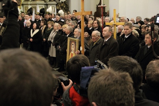 Obchody smoleńskie na Krakowskim Przedmieściu