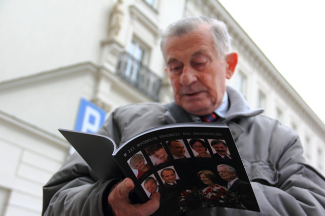 Obchody smoleńskie na Krakowskim Przedmieściu