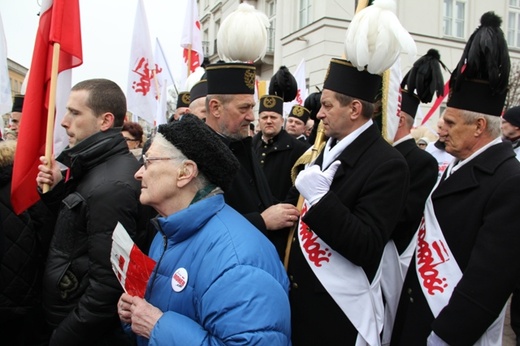 Obchody smoleńskie na Krakowskim Przedmieściu