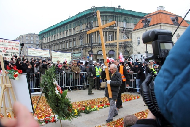 Obchody smoleńskie na Krakowskim Przedmieściu