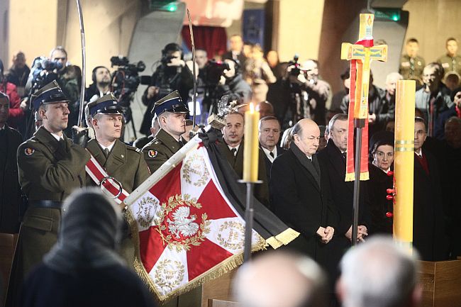 Msza św. za ofiary katastrofy. Świątynia Opatrzności Bożej