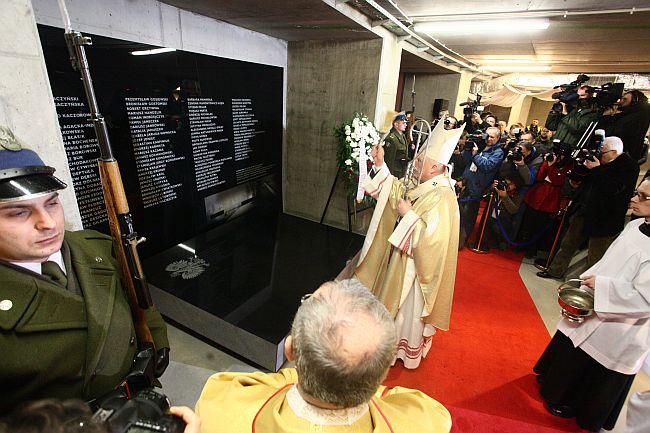 Msza św. za ofiary katastrofy. Świątynia Opatrzności Bożej