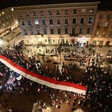 Rocznica smoleńska: w drodze pod pałac