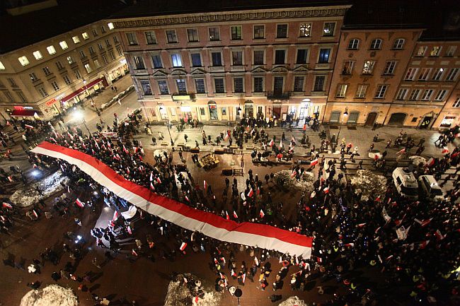 Rocznica smoleńska: w drodze pod pałac