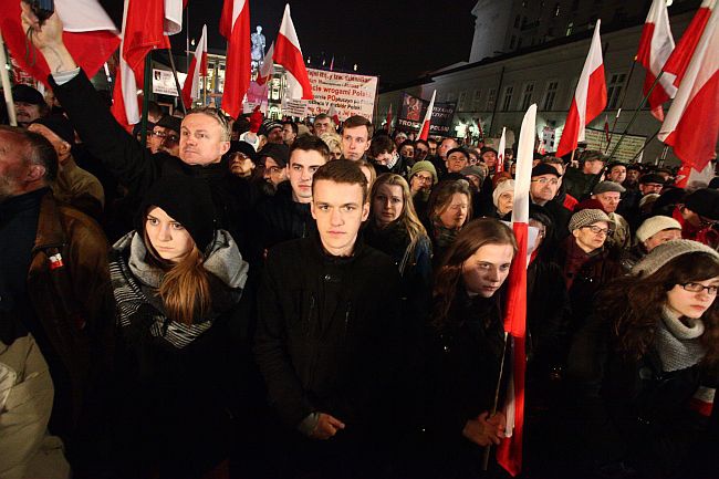 Rocznica smoleńska: w drodze pod pałac