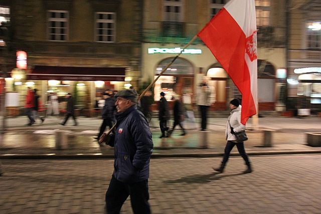 Smoleńska rocznica: pochód tysiąca flag