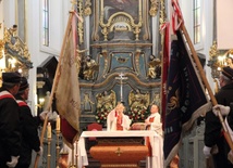 Msza św. w katedrze łowickiej w intencji ofiar katstrofy smoleńskeij