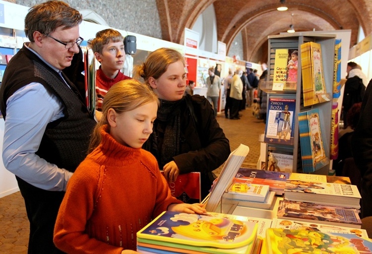 Na targach dobrą lekturę znajdzie każdy, także młodzież i dzieci