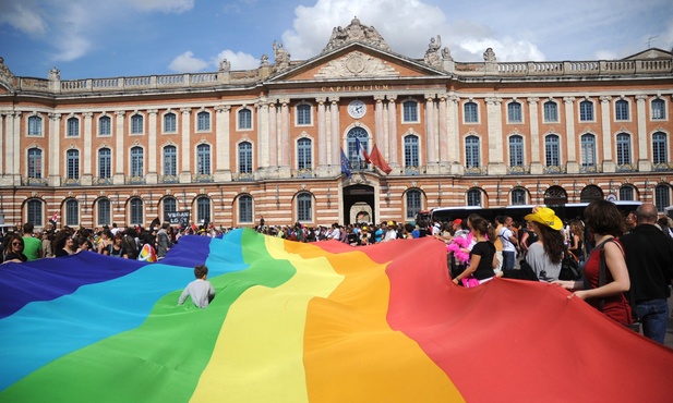 Na 1000 pedofilów 400 to geje, a 1 to ksiądz