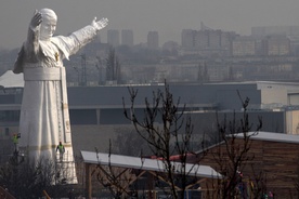 Najwyższa na świecie statua bł. Jana Pawła II