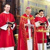 Biskup Piotr Libera wspominał swych poprzedników w biskupiej posłudze w Płocku w czasie liturgii ciemnej jutrzni w czasie Triduum Paschalnego