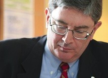 George Weigel jest biografem Jana Pawła II, teologiem, publicystą związanym z waszyngtońskim Ethics and Public Policy Center. Jego najnowsza książka ukazała się w Nowym Jorku (wydawnictwo: Basic Books). Nie została jeszcze wydana  po polsku 