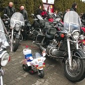 W zlocie uczestniczyły całe rodziny motocyklistów. Najmłodsi też zabrali swoje małe maszyny