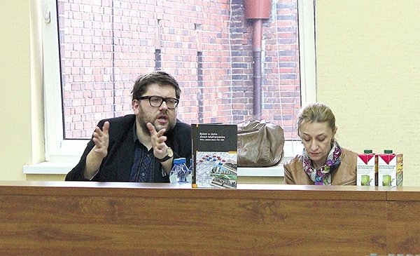  Sebastian Rosenbaum i Bogumiła Bobik podczas promocji książki w MBP w Bytomiu 