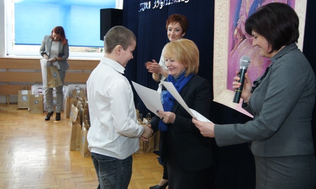 Nagrody wręczała zastępca prezydenta Tarnowa Krystyna Latała