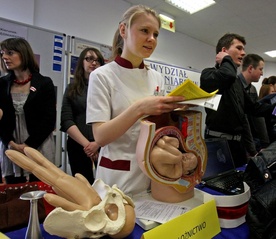 Chętnych na studia położnicze nie brakuje