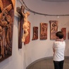 Do końca kwietnia w MOK można oglądać rzeźby sakralne