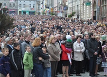 Tysiące wiernych przyszło na uroczystość