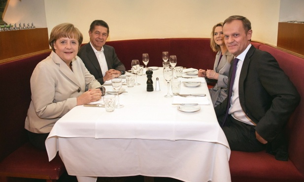Premier dyskutował o życiorysie Merkel
