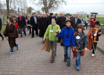 Abp Julian Mario wraz z przyjaciółmi Camino przeszedł z Płonnego do Szafarni