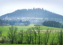 Górujący nad okolicą Grodziec stał się wehikułem czasu dla ZHR-u