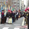  Uczestnicy parady przeszli w korowodzie ulicami Katowic na trasie pomiędzy katedrą Chrystusa Króla i pomnikiem Wojciecha Korfantego na placu Sejmu Śląskiego
