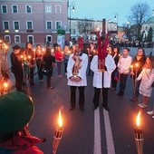 Nabożeństwo zgromadziło tłumy  młodych ludzi