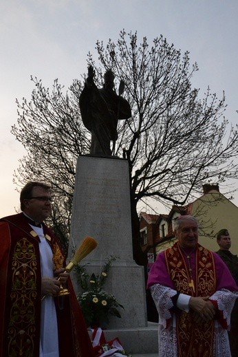 Przypomina o korzeniach