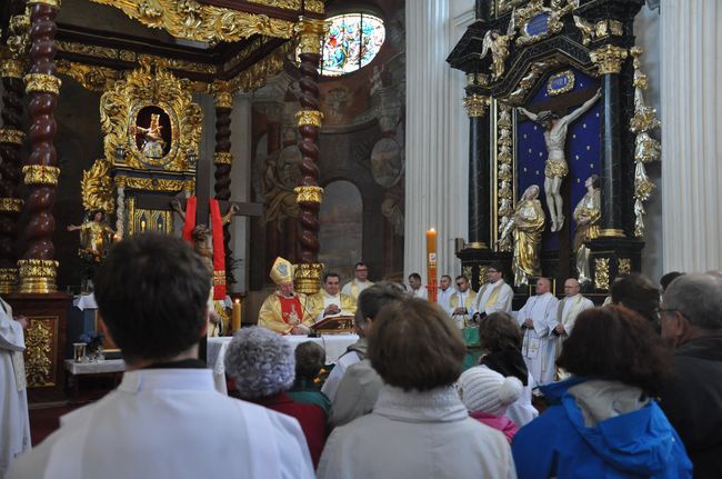 Pielgrzymka dekanatu pilskiego do Skrzatusza