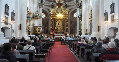 Pielgrzymka dekanatu pilskiego do Skrzatusza