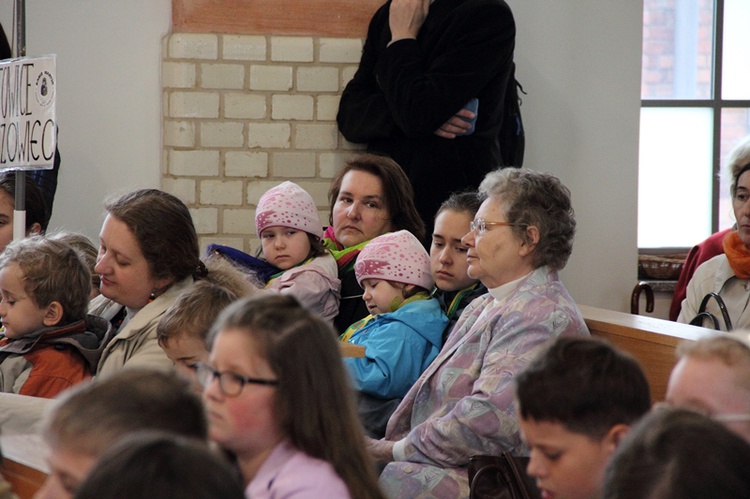 Koła różańcowe w centrum handlowym SCC