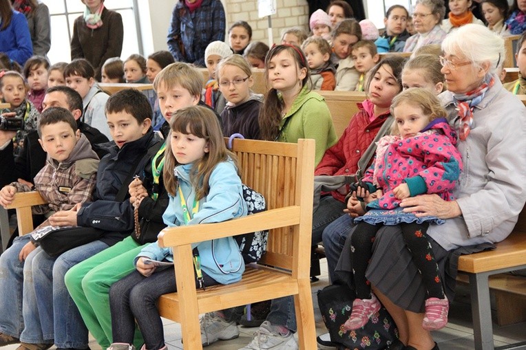 Koła różańcowe w centrum handlowym SCC
