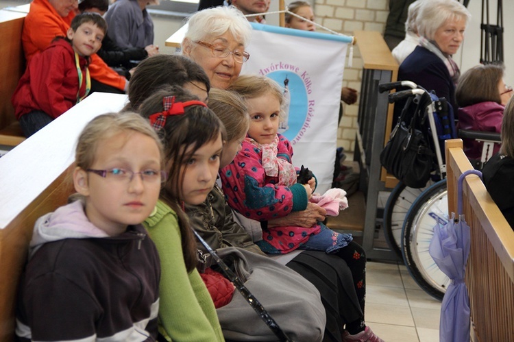 Koła różańcowe w centrum handlowym SCC