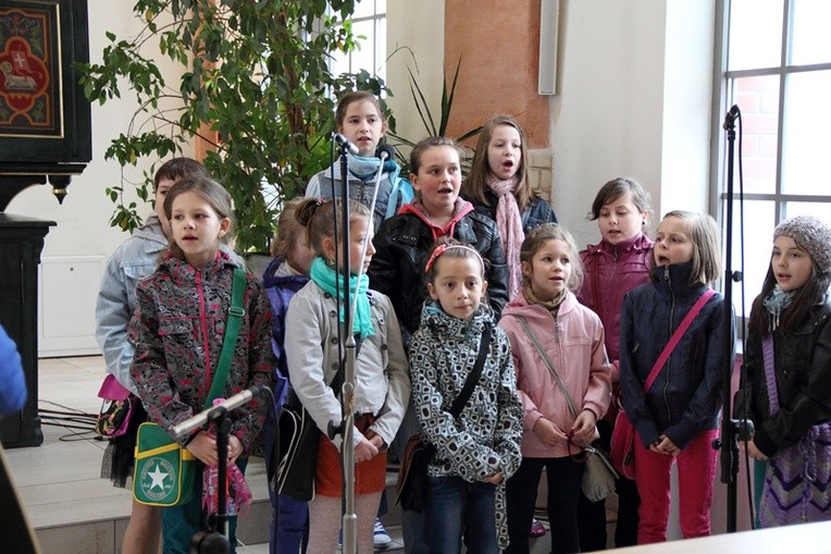 Koła różańcowe w centrum handlowym SCC