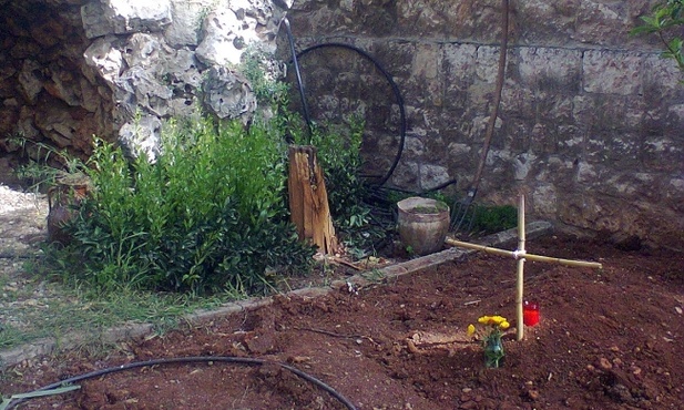Franciszkanki z Aleppo: grób Emilki