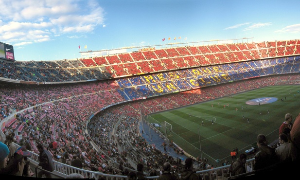 Na Camp Nou mozaika z 90 tysięcy kartoników