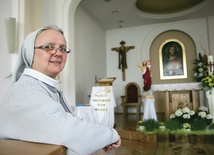 W kaplicach domów klasztornych sióstr magdalenek trwa nieustanna modlitwa wynagradzająca Jezusowi  za nasze grzechy