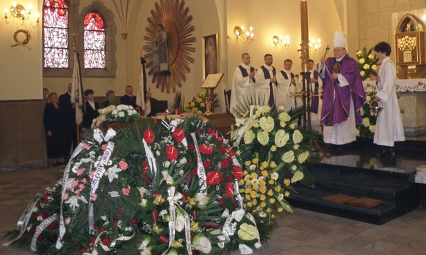 W Imielinie spoczął bohaterski ksiądz