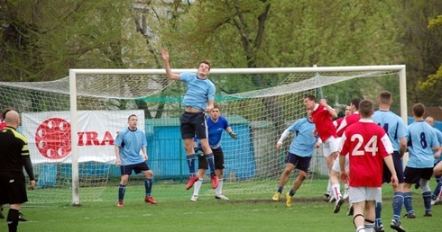 Radomscy alumni zagrali w niebieskich strojach