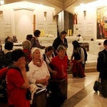 Modlitwa pielgrzymów w Centrum bł. Jana Pawła II