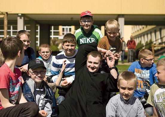 Ponad 700 ministrantów wraz ze swoimi duszpasterzami rozpoczęło maj od wspólnego świętowania w seminarium