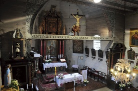  Wnętrze drewnianego kościoła filialnego w Kolanowicach