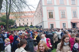  Na spotkanie w seminarium przybyły tłumy młodych