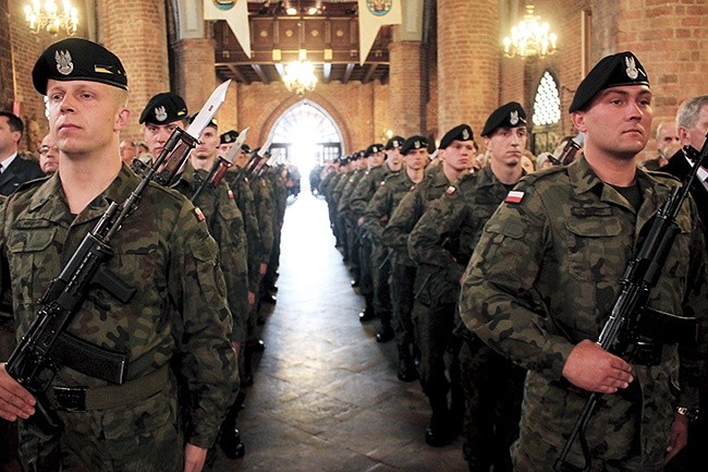 Uroczystości religijno-patriotyczne odbyły się w wielu miejscowościach naszej diecezji. Na zdjęciu: Kompania Honorowa Wojska Polskiego w katedrze