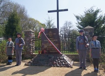 Pomnik  upamiętniający Tomasza Kolbe i jego powstańców został odsłonięty w Rydzewie