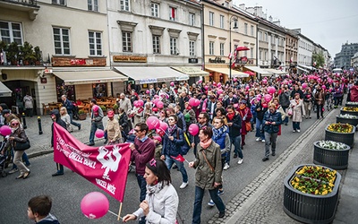  Przed Pałac Prezydencki przeszedł pochód z różowymi balonami