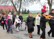 Pielgrzymi wyruszyli z kościoła w Roszkowej Woli