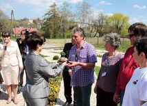  Statuetki obrońców przyrody otrzymali opiekunowie zagranicznych grup młodych ogrodników