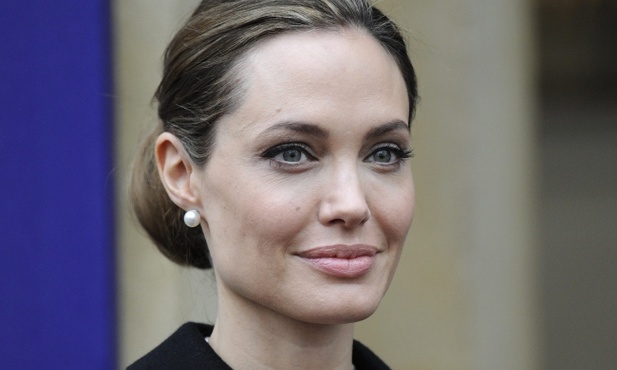 Angelina Jolie usunęła obie piersi